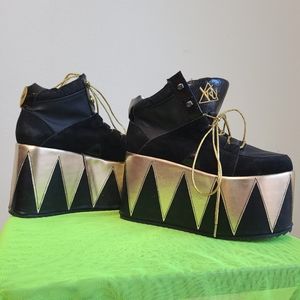 YRU gold platforms